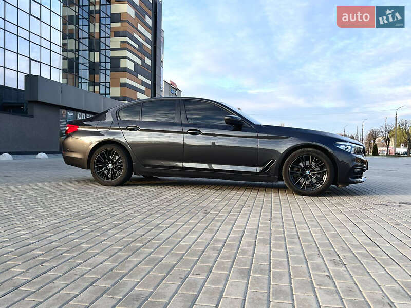 Седан BMW 5 Series 2019 в Смілі