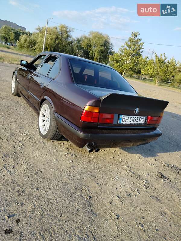 Седан BMW 5 Series 1990 в Овидиополе