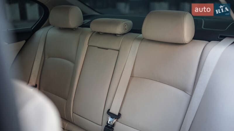 Седан BMW 5 Series 2013 в Львові