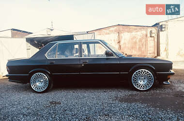 Седан BMW 5 Series 1985 в 