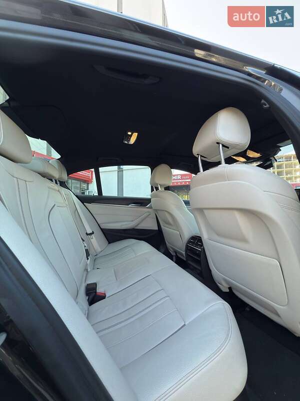 Седан BMW 5 Series 2017 в Черновцах