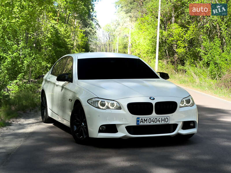 Седан BMW 5 Series 2012 в 