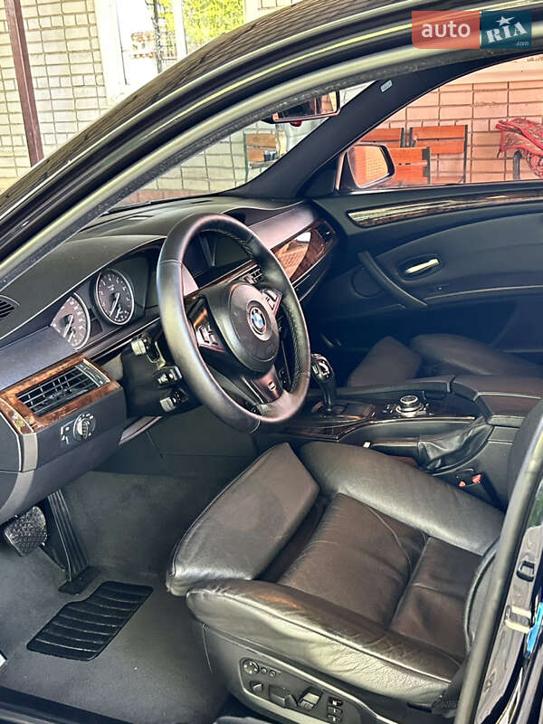 Седан BMW 5 Series 2009 в Новомосковську