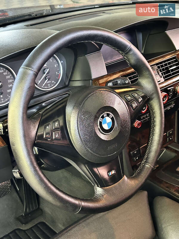 Седан BMW 5 Series 2009 в Новомосковську