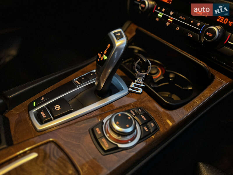 Седан BMW 5 Series 2012 в Житомире