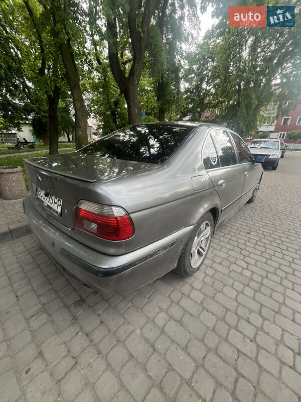 Седан BMW 5 Series 2001 в Каменке-Бугской