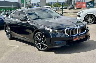 Седан BMW 5 Series 2023 в 