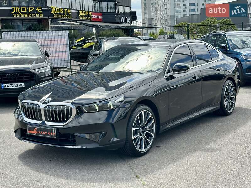 Седан BMW 5 Series 2023 в Киеве