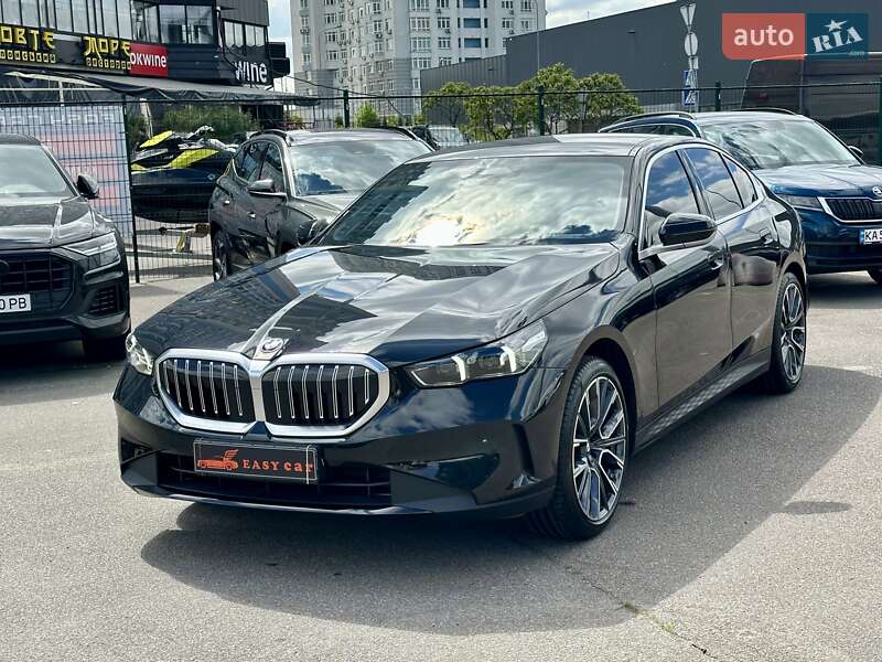 Седан BMW 5 Series 2023 в Киеве