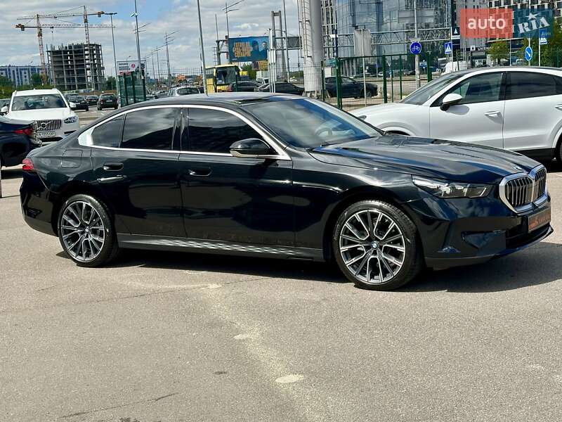 Седан BMW 5 Series 2023 в Киеве