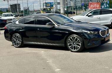 Седан BMW 5 Series 2023 в 