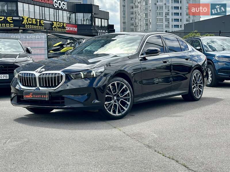 Седан BMW 5 Series 2023 в Киеве
