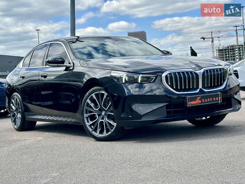 Седан BMW 5 Series 2023 в Киеве
