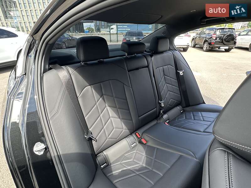 Седан BMW 5 Series 2023 в Киеве