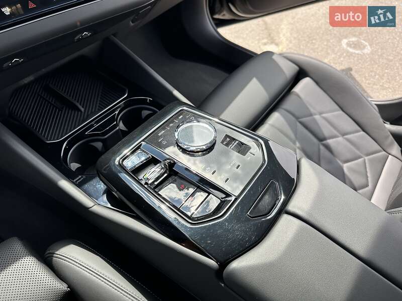 Седан BMW 5 Series 2023 в Киеве