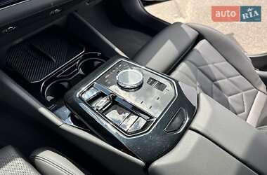 Седан BMW 5 Series 2023 в 