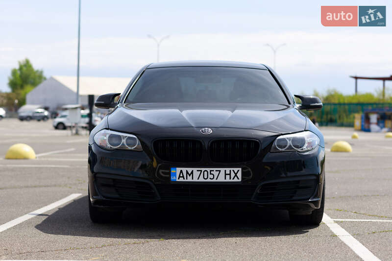 Седан BMW 5 Series 2015 в Звягеле