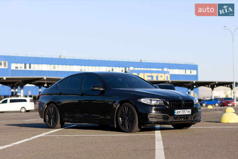 Седан BMW 5 Series 2015 в Звягеле