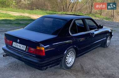 Седан BMW 5 Series 1988 в Царичанці