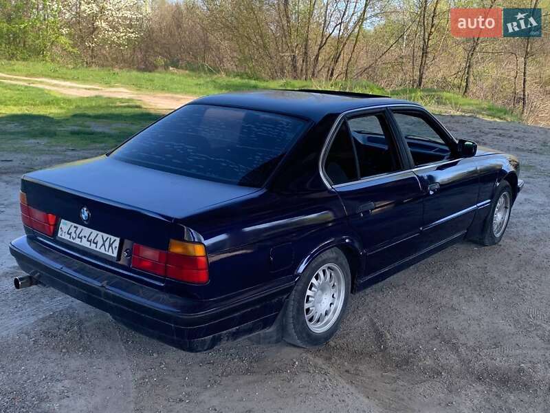 Седан BMW 5 Series 1988 в Царичанці