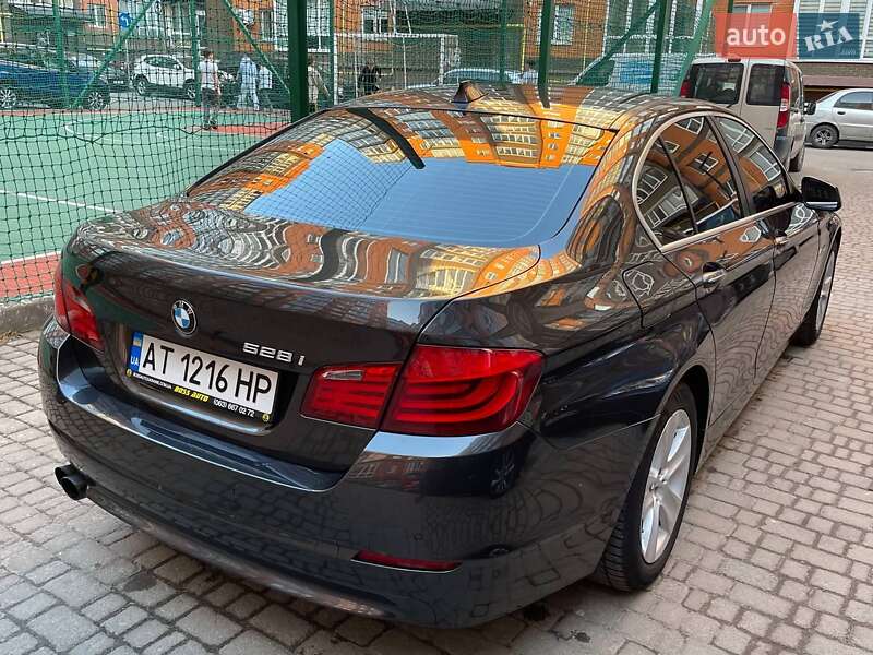 Седан BMW 5 Series 2012 в Львові
