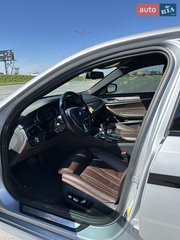 Седан BMW 5 Series 2017 в Львові