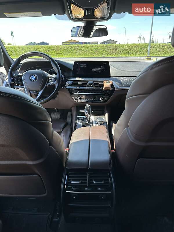 Седан BMW 5 Series 2017 в Львові