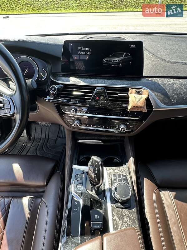 Седан BMW 5 Series 2017 в Львові