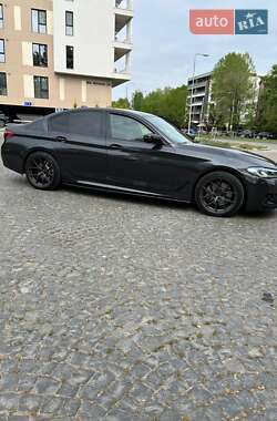Седан BMW 5 Series 2017 в 