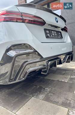 Седан BMW 5 Series 2024 в 