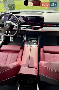 Седан BMW 5 Series 2024 в 