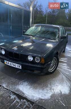 Седан BMW 5 Series 1989 в Киеве