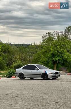 Седан BMW 5 Series 2000 в 
