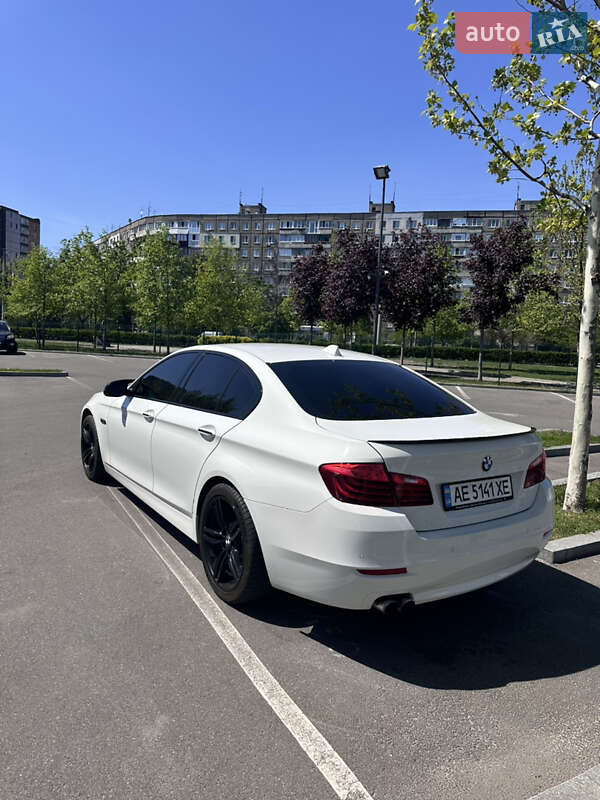Седан BMW 5 Series 2016 в Дніпрі