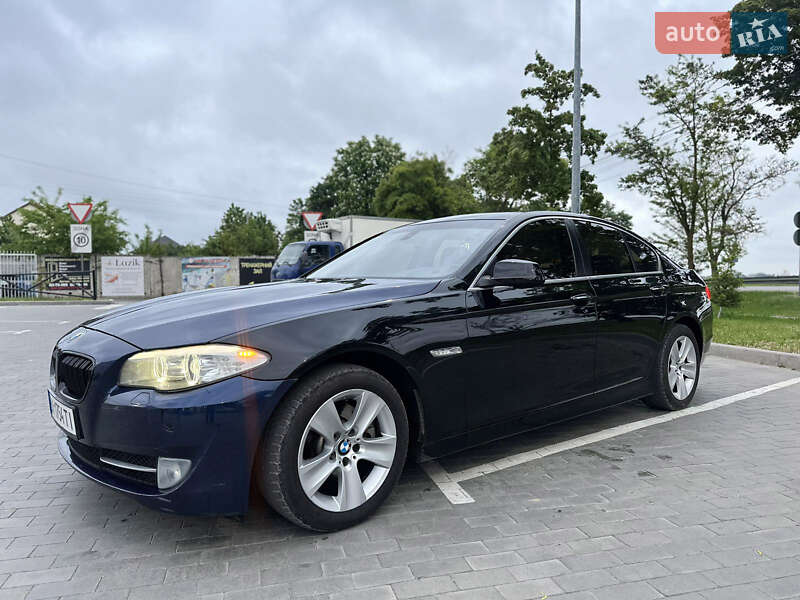 Седан BMW 5 Series 2012 в 