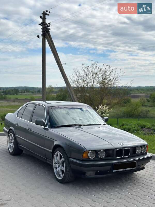 Седан BMW 5 Series 1990 в Шумську