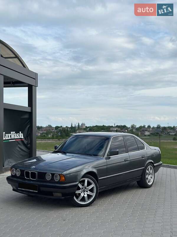 Седан BMW 5 Series 1990 в Шумську