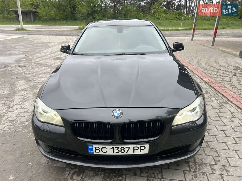 Седан BMW 5 Series 2012 в Львові
