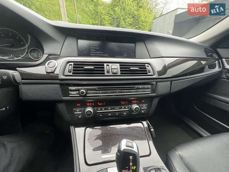 Седан BMW 5 Series 2012 в Львові
