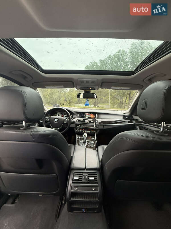 Седан BMW 5 Series 2015 в Новояворівську
