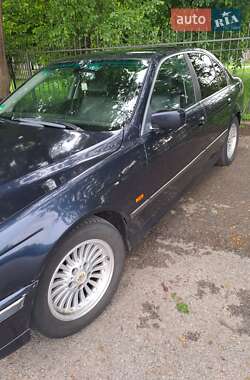 Седан BMW 5 Series 2000 в 