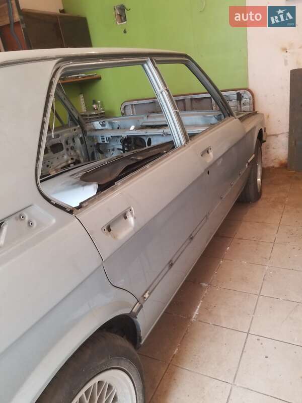 Седан BMW 5 Series 1981 в Львові