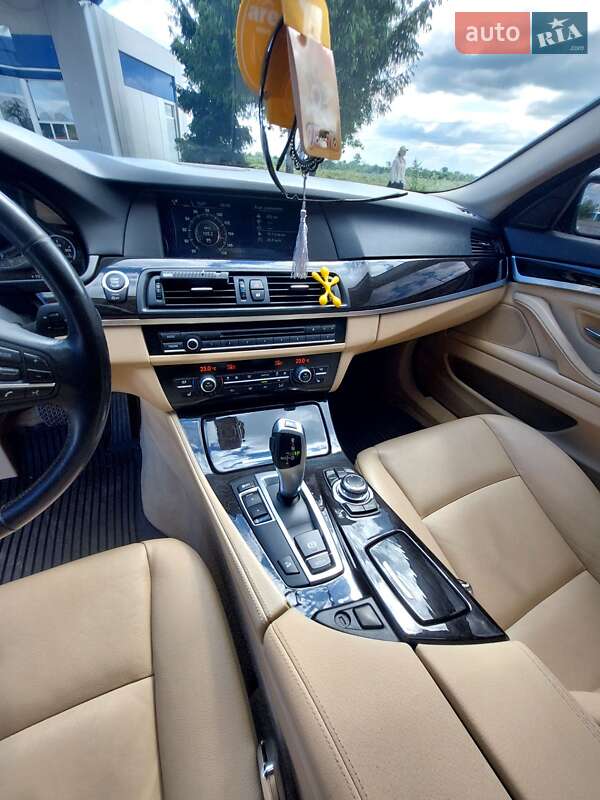 Седан BMW 5 Series 2012 в Ужгороді