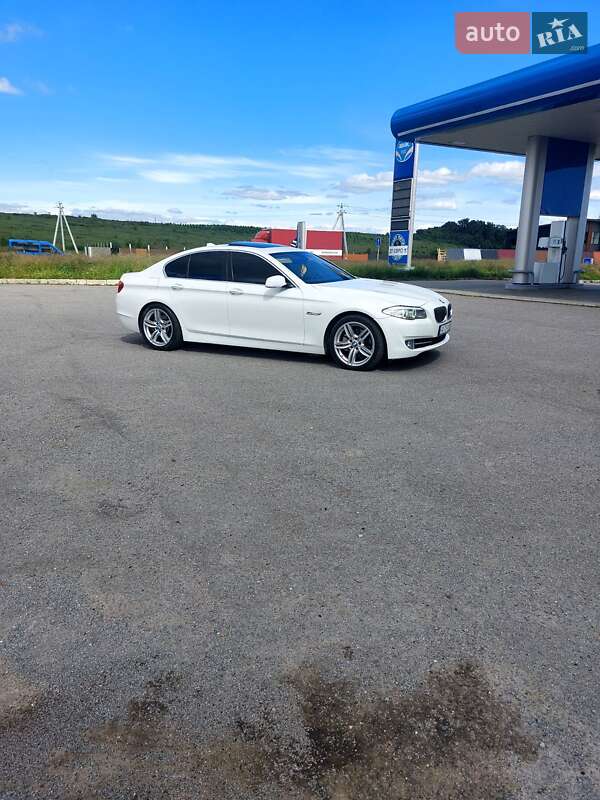 Седан BMW 5 Series 2012 в Ужгороді