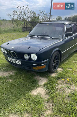 Седан BMW 5 Series 1985 в Буске