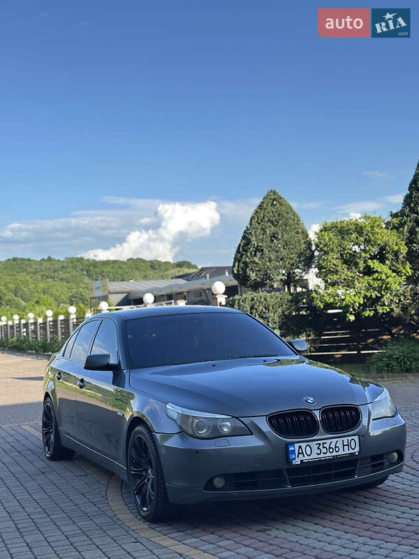 Седан BMW 5 Series 2004 в Іршаві