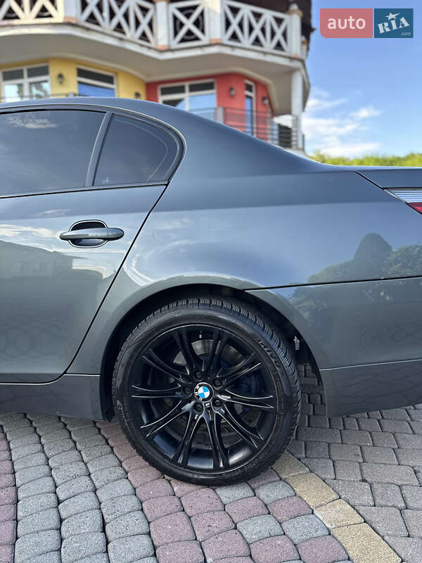 Седан BMW 5 Series 2004 в Іршаві