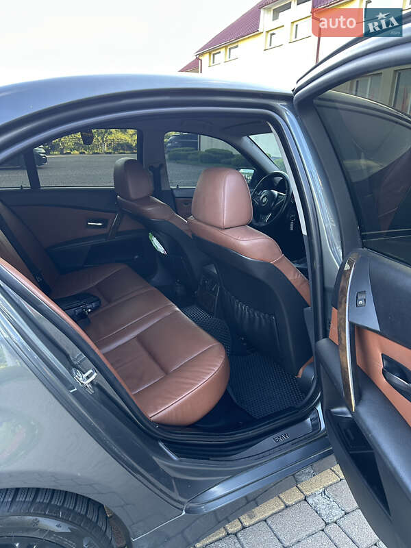Седан BMW 5 Series 2004 в Іршаві