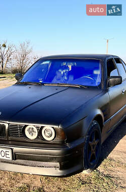 Седан BMW 5 Series 1990 в Изюме