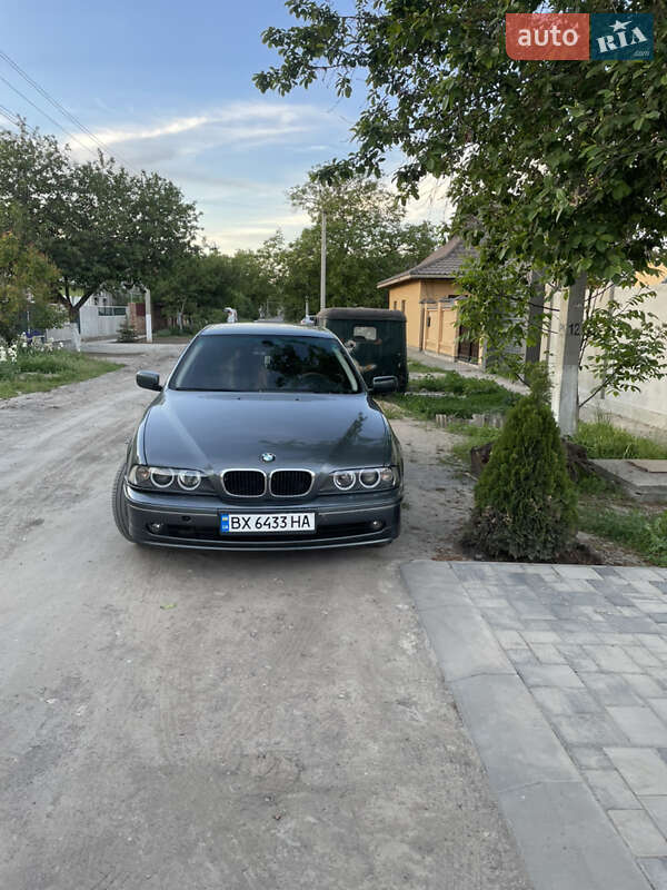 Седан BMW 5 Series 2002 в Измаиле